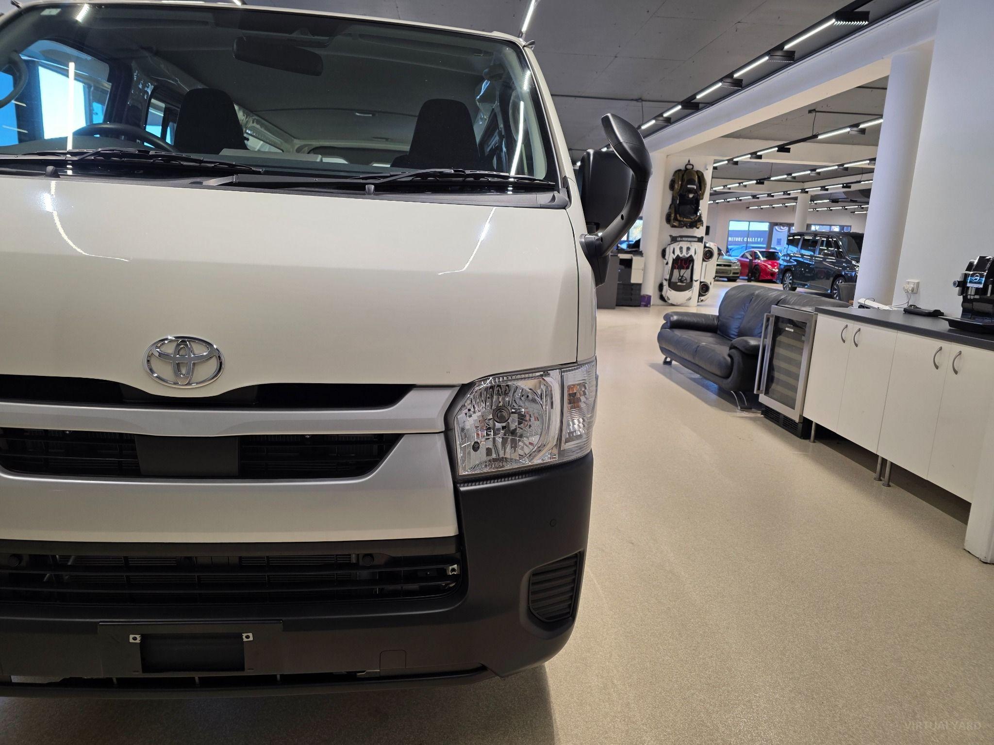 2024 TOYOTA HIACE DX TRH200