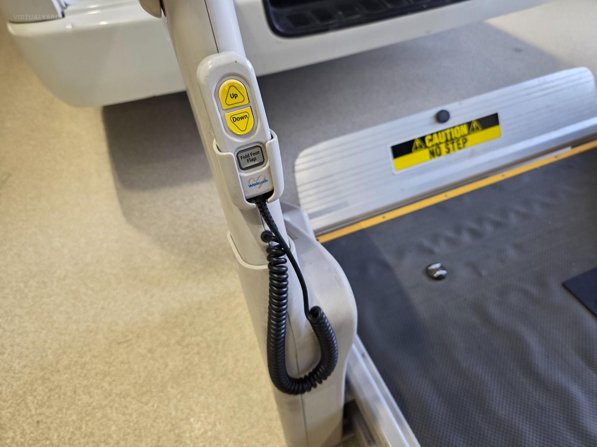 2013 TOYOTA HIACE SLWB Welcab TRH223