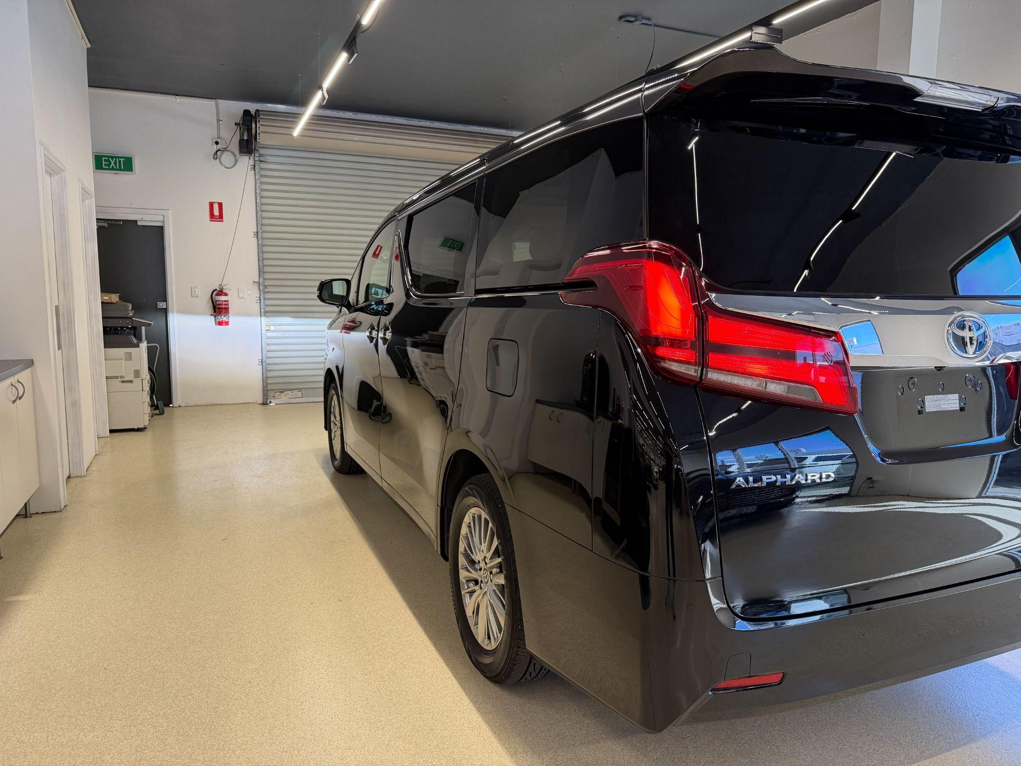 2022 TOYOTA ALPHARD HYBRID AWD AYH30