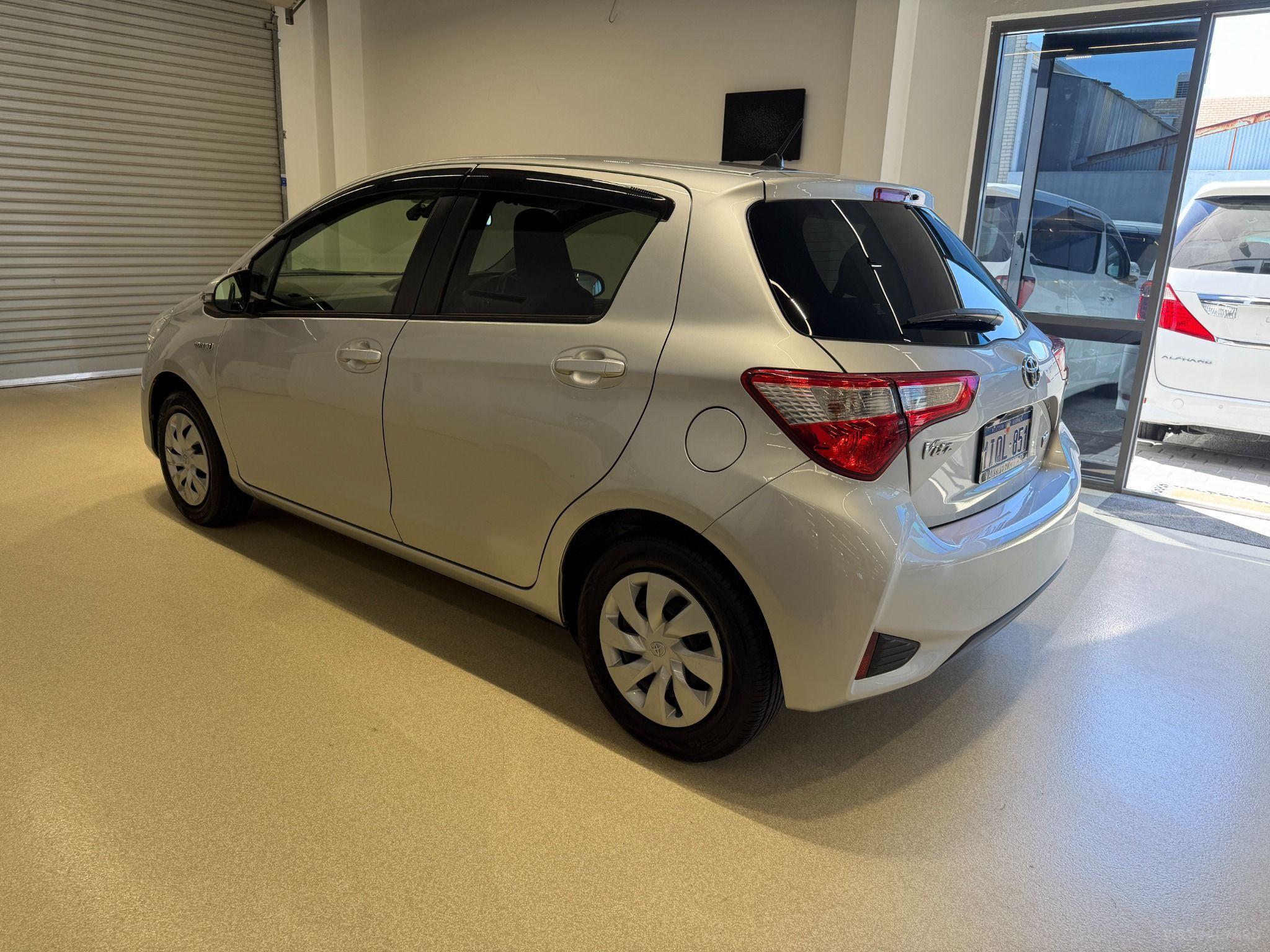 2019 TOYOTA VITZ HYBRID F 2WD NHP130