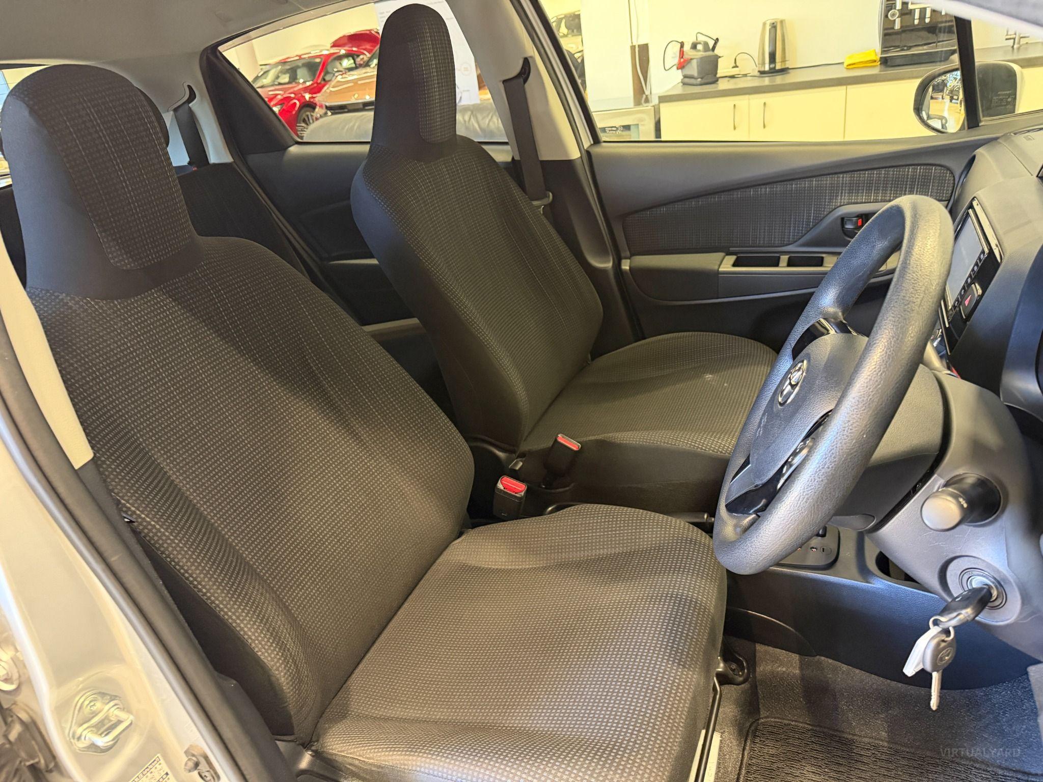 2019 TOYOTA VITZ HYBRID F 2WD NHP130