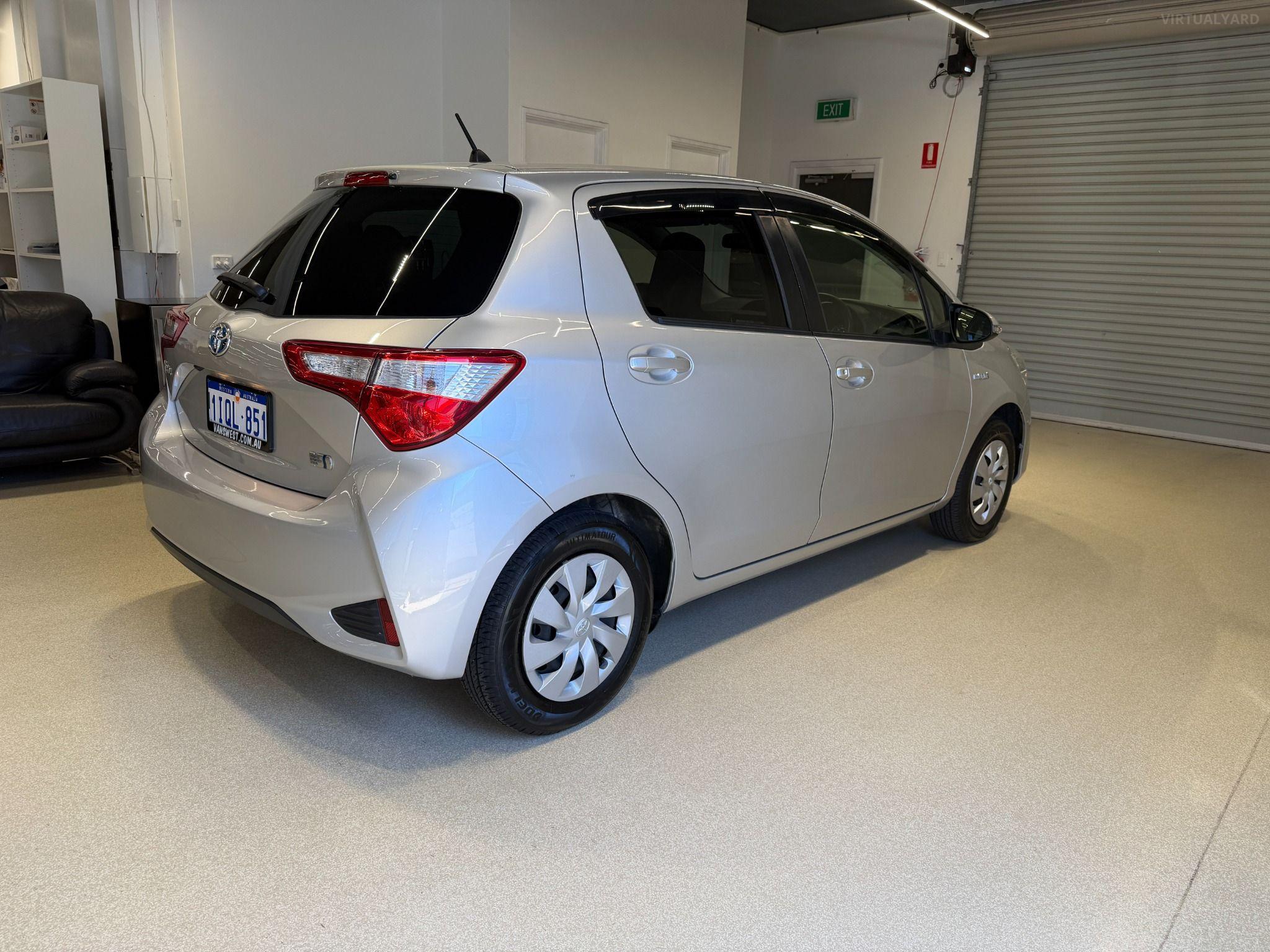 2019 TOYOTA VITZ HYBRID F 2WD NHP130