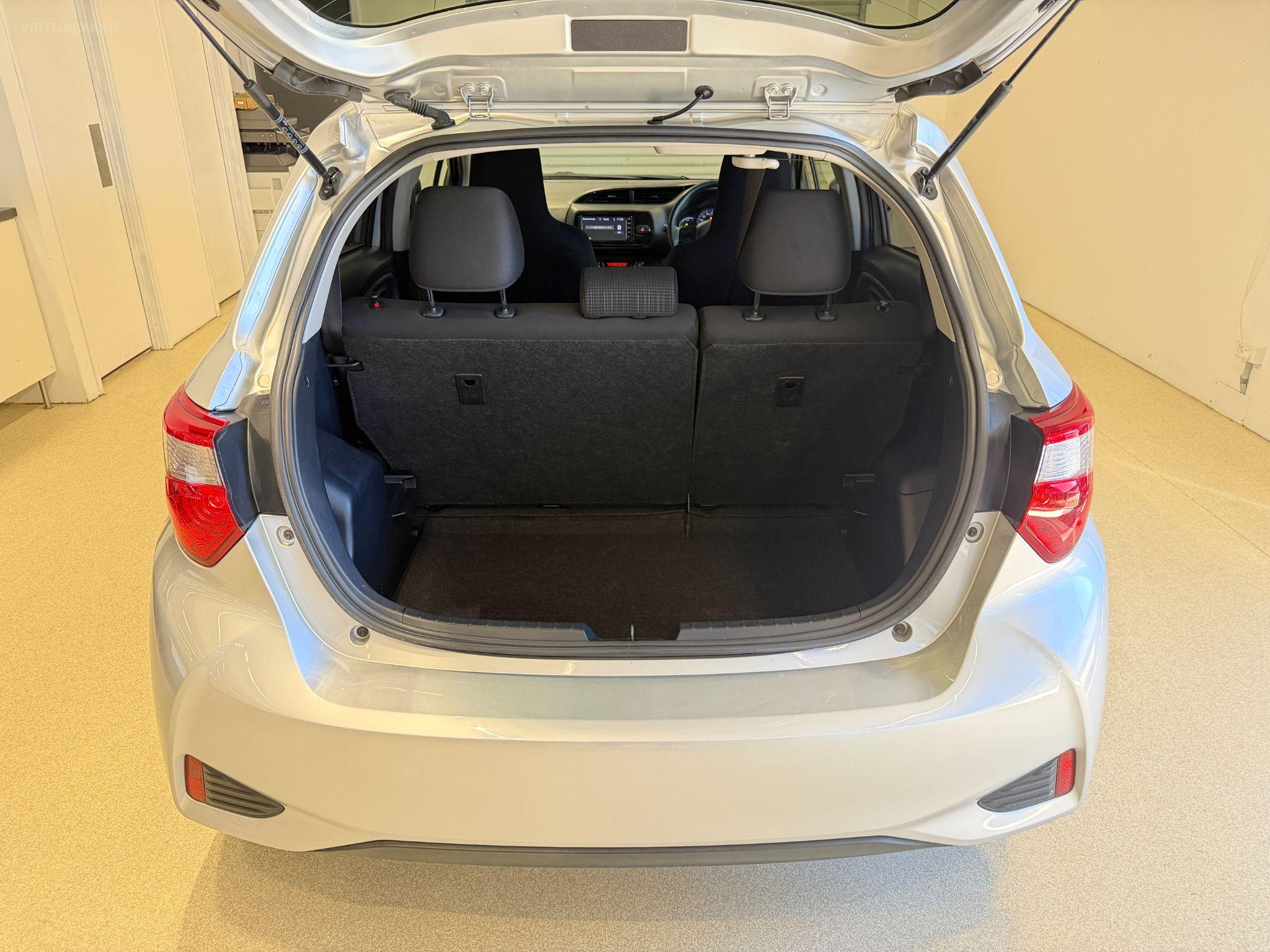 2019 TOYOTA VITZ HYBRID F 2WD NHP130