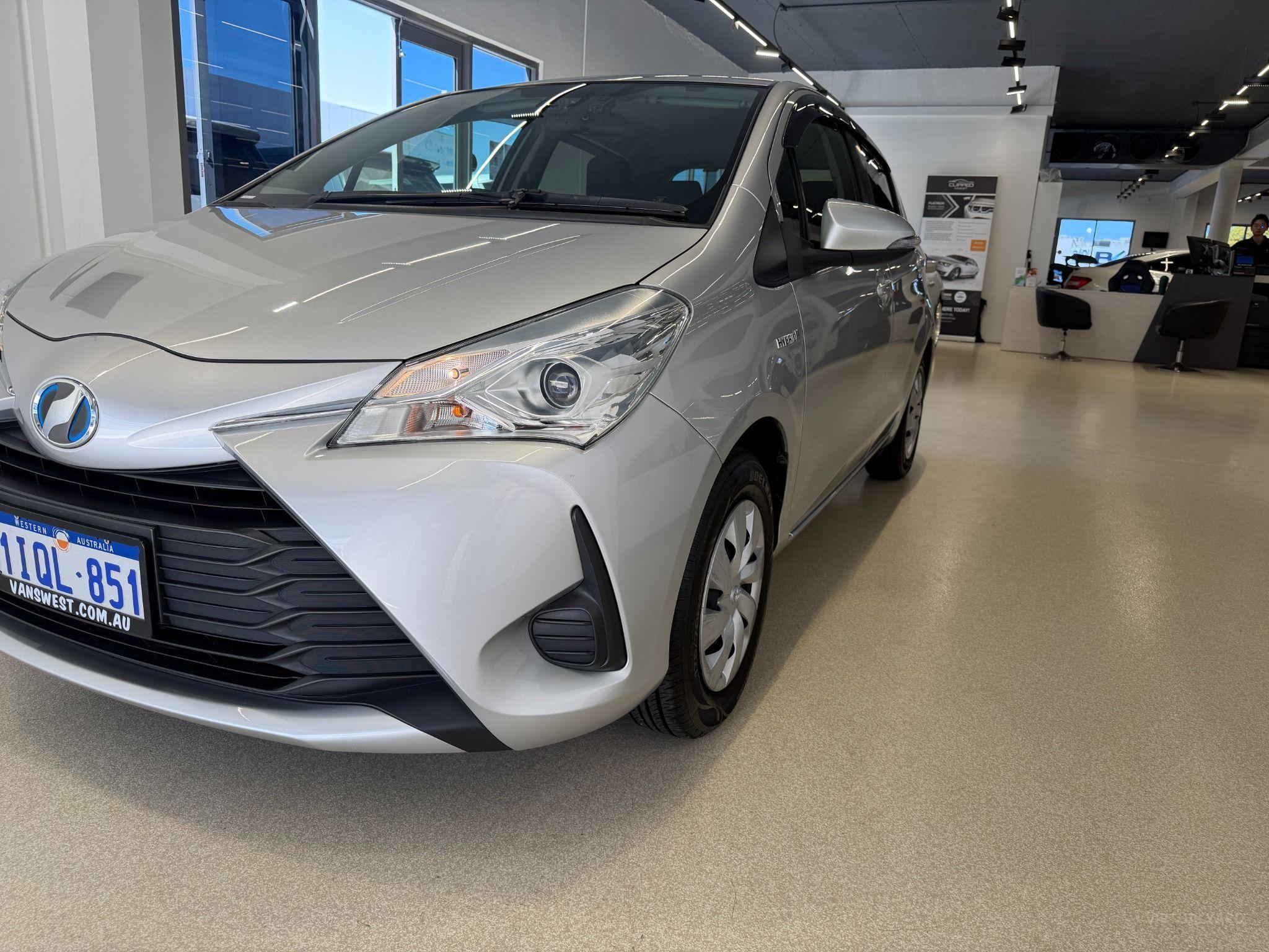 2019 TOYOTA VITZ HYBRID F 2WD NHP130