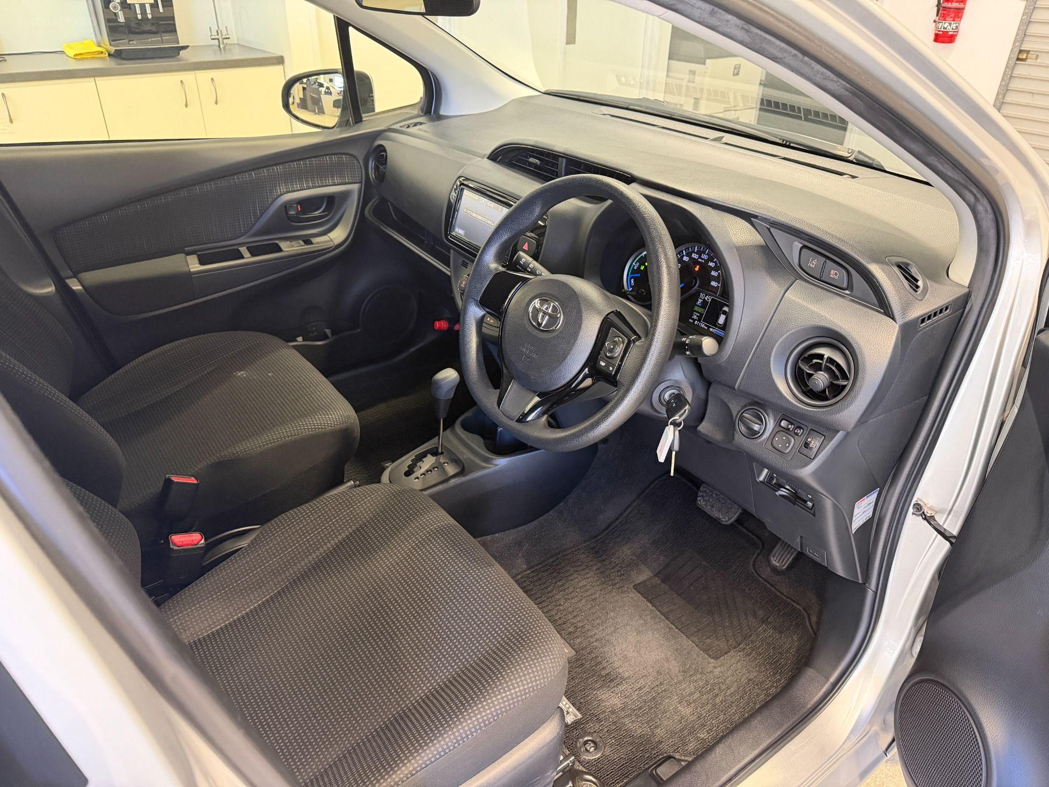 2019 TOYOTA VITZ HYBRID F 2WD NHP130