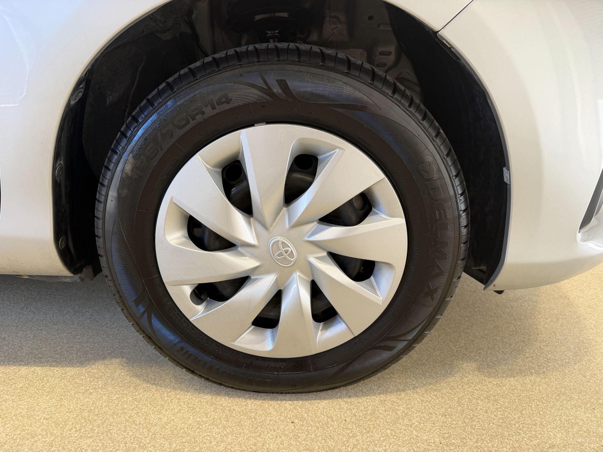 2019 TOYOTA VITZ HYBRID F 2WD NHP130