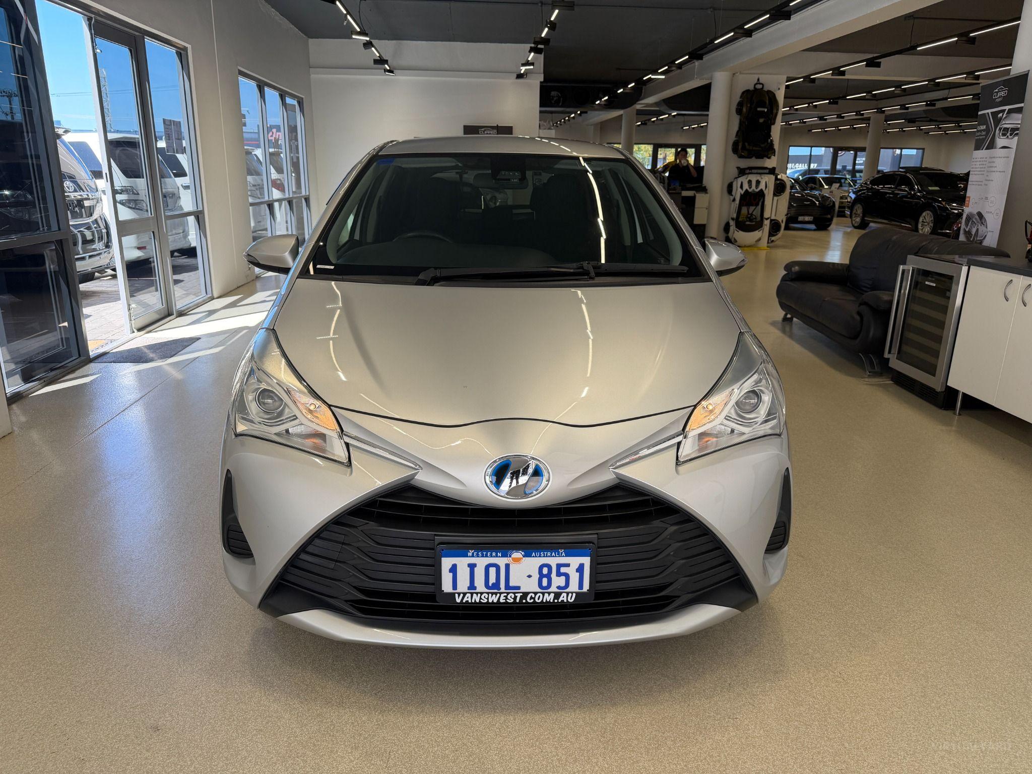 2019 TOYOTA VITZ HYBRID F 2WD NHP130