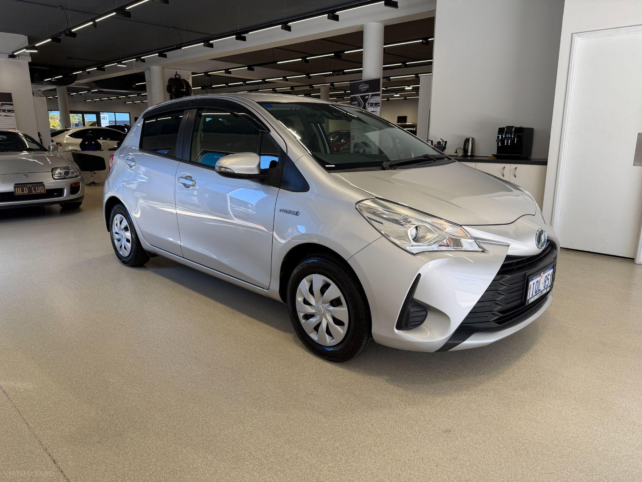 2019 TOYOTA VITZ HYBRID F 2WD NHP130