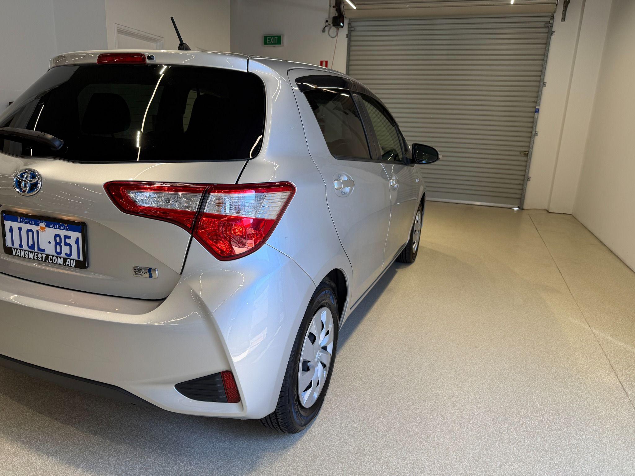 2019 TOYOTA VITZ HYBRID F 2WD NHP130