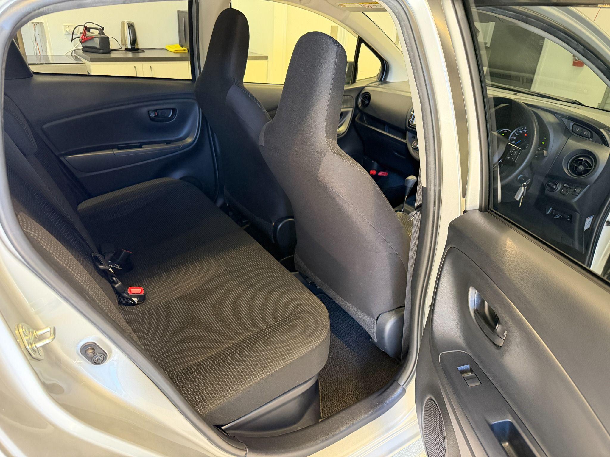 2019 TOYOTA VITZ HYBRID F 2WD NHP130