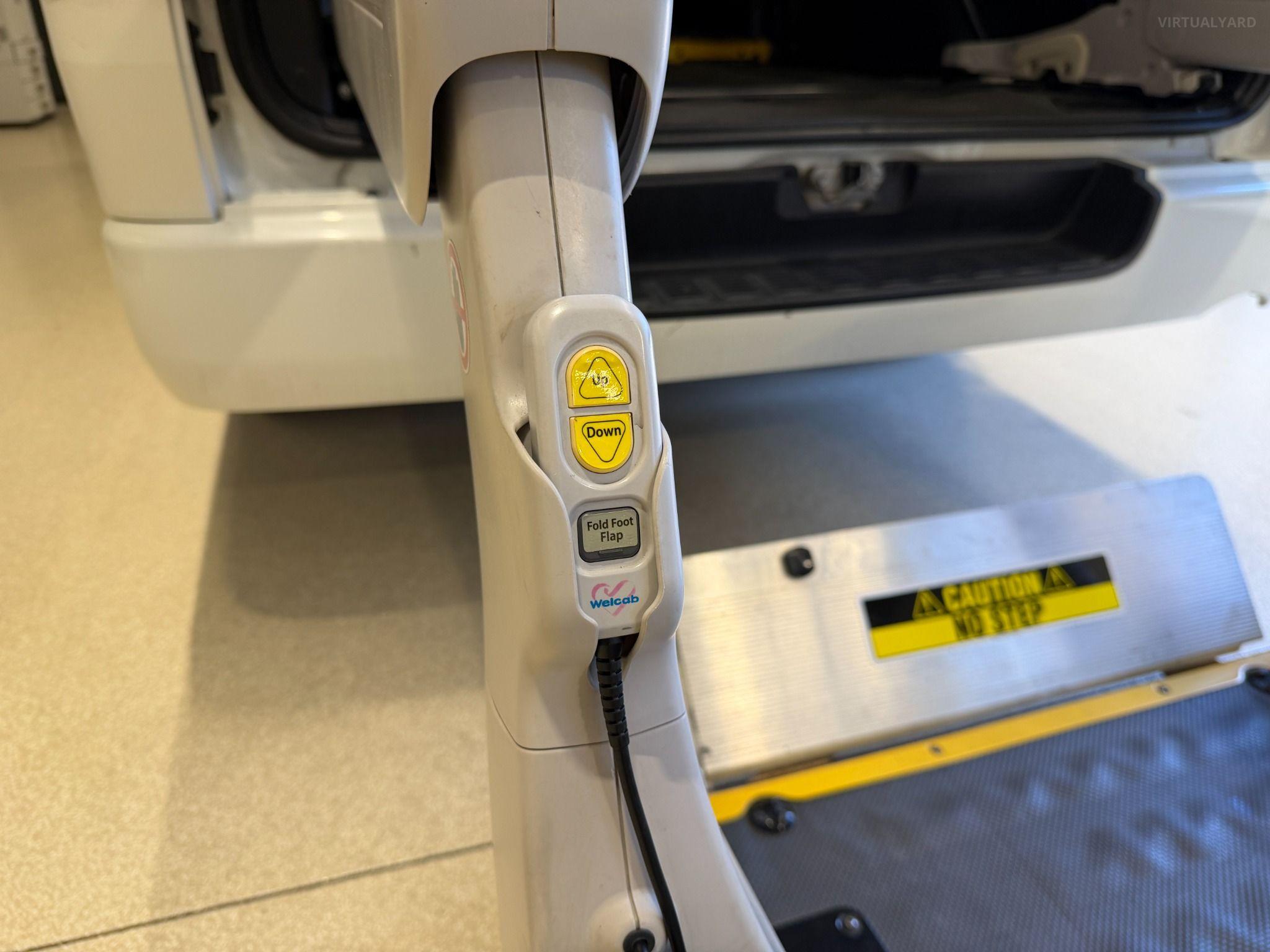 2017 TOYOTA HIACE Welcab TRH200