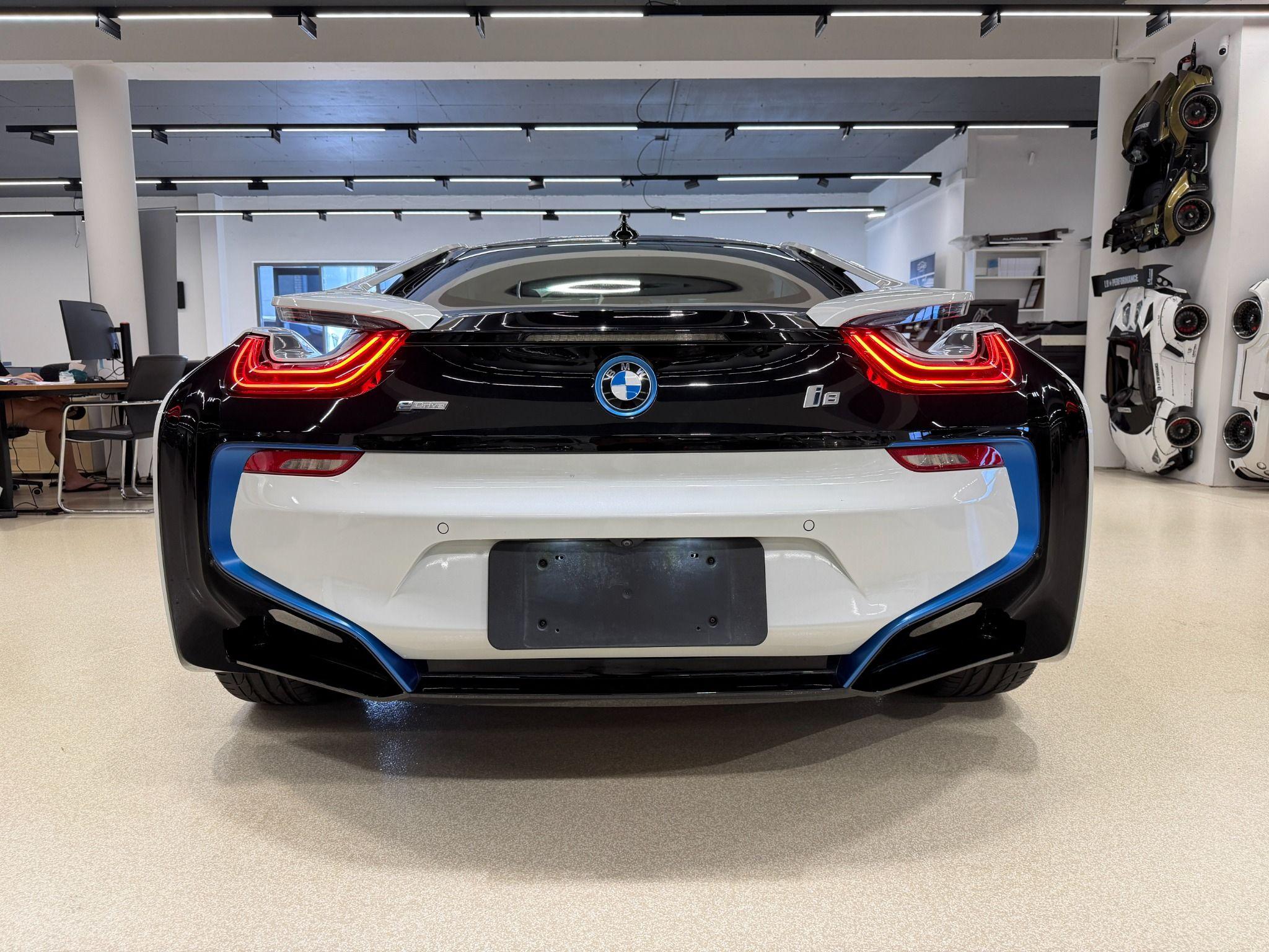 2015 BMW i8 TURBO PLUG IN HYBRID AWD