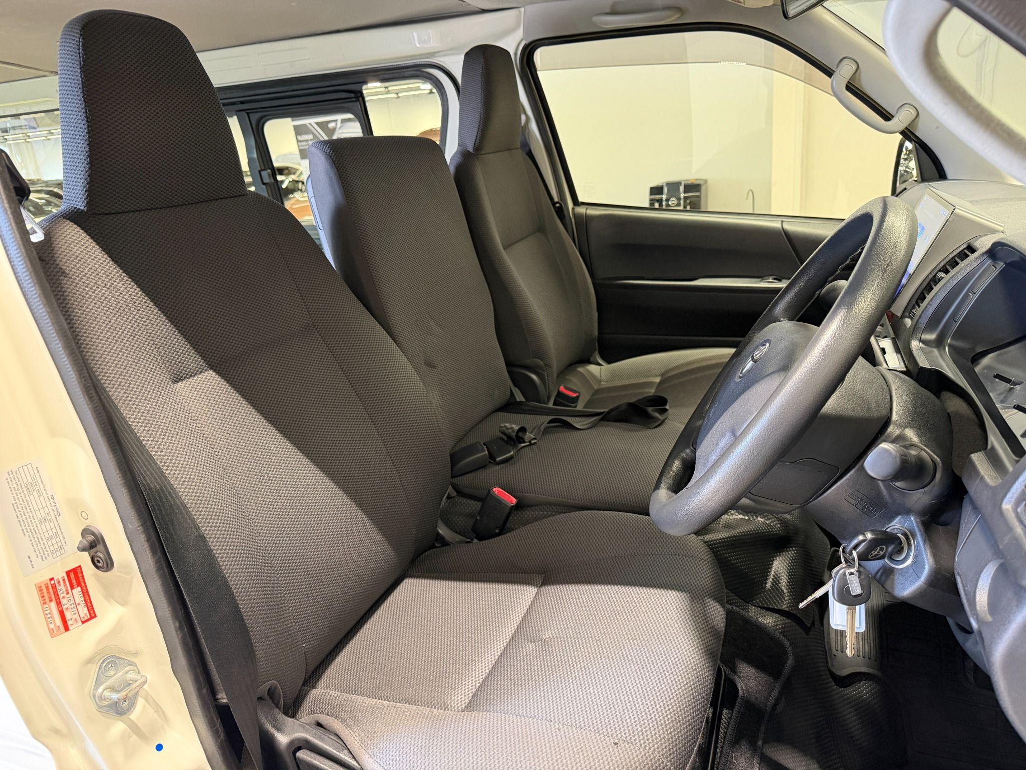 2017 TOYOTA HIACE DX LWB TRH200