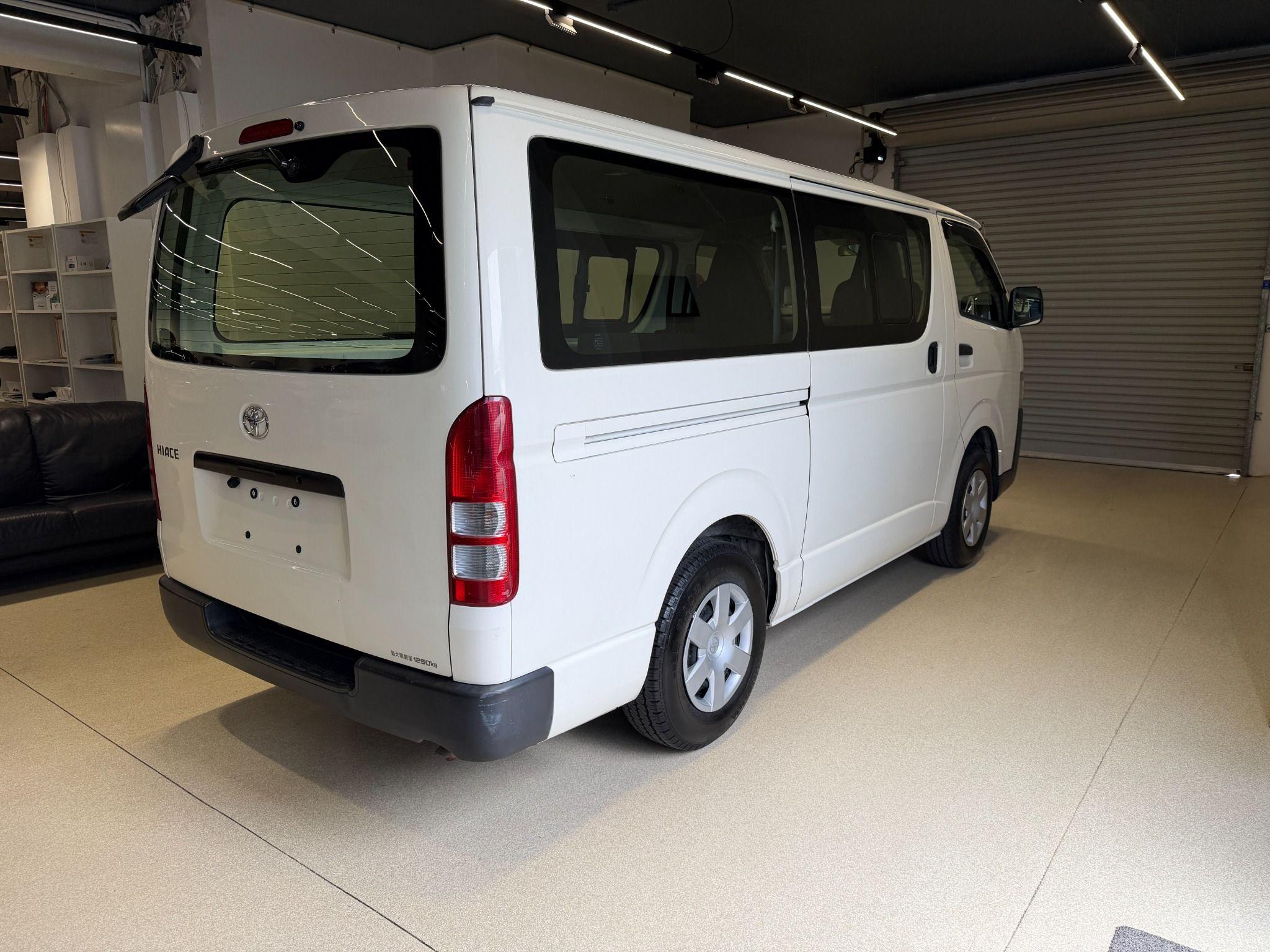 2017 TOYOTA HIACE DX LWB TRH200