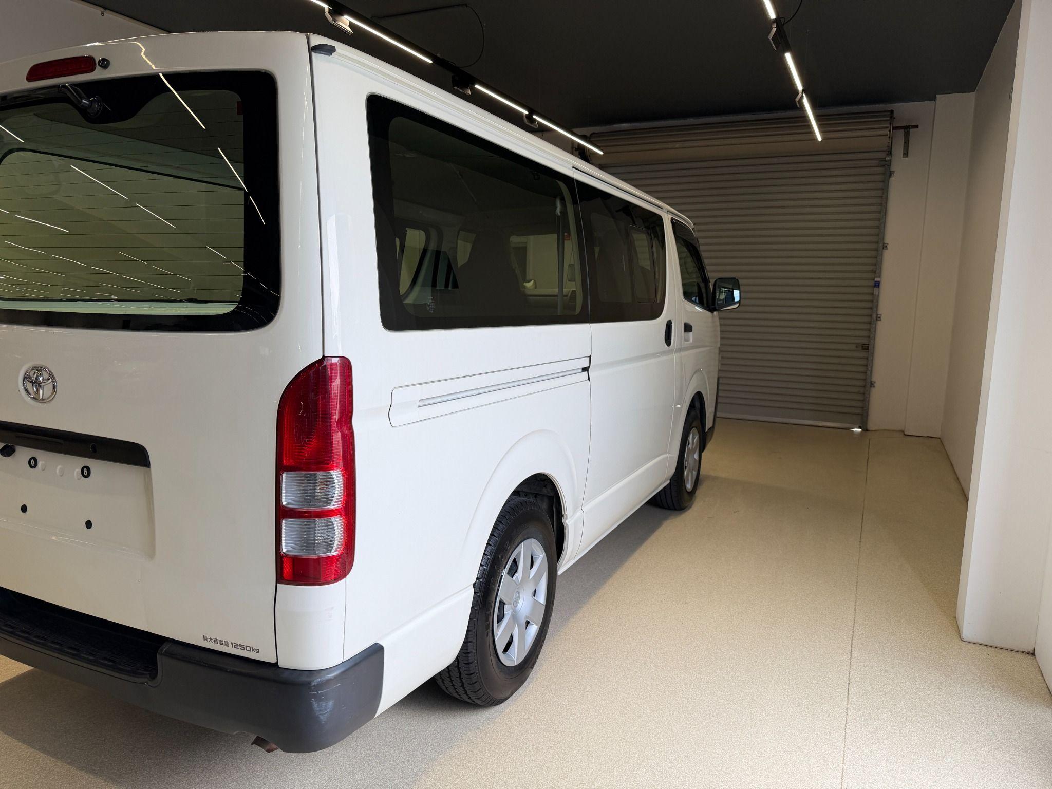 2017 TOYOTA HIACE DX LWB TRH200