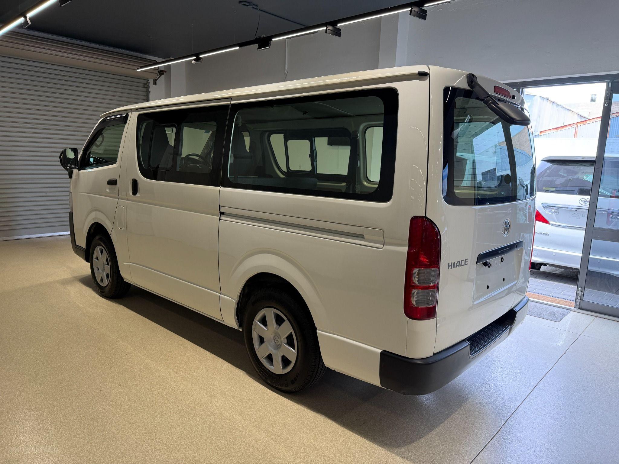 2017 TOYOTA HIACE DX LWB TRH200