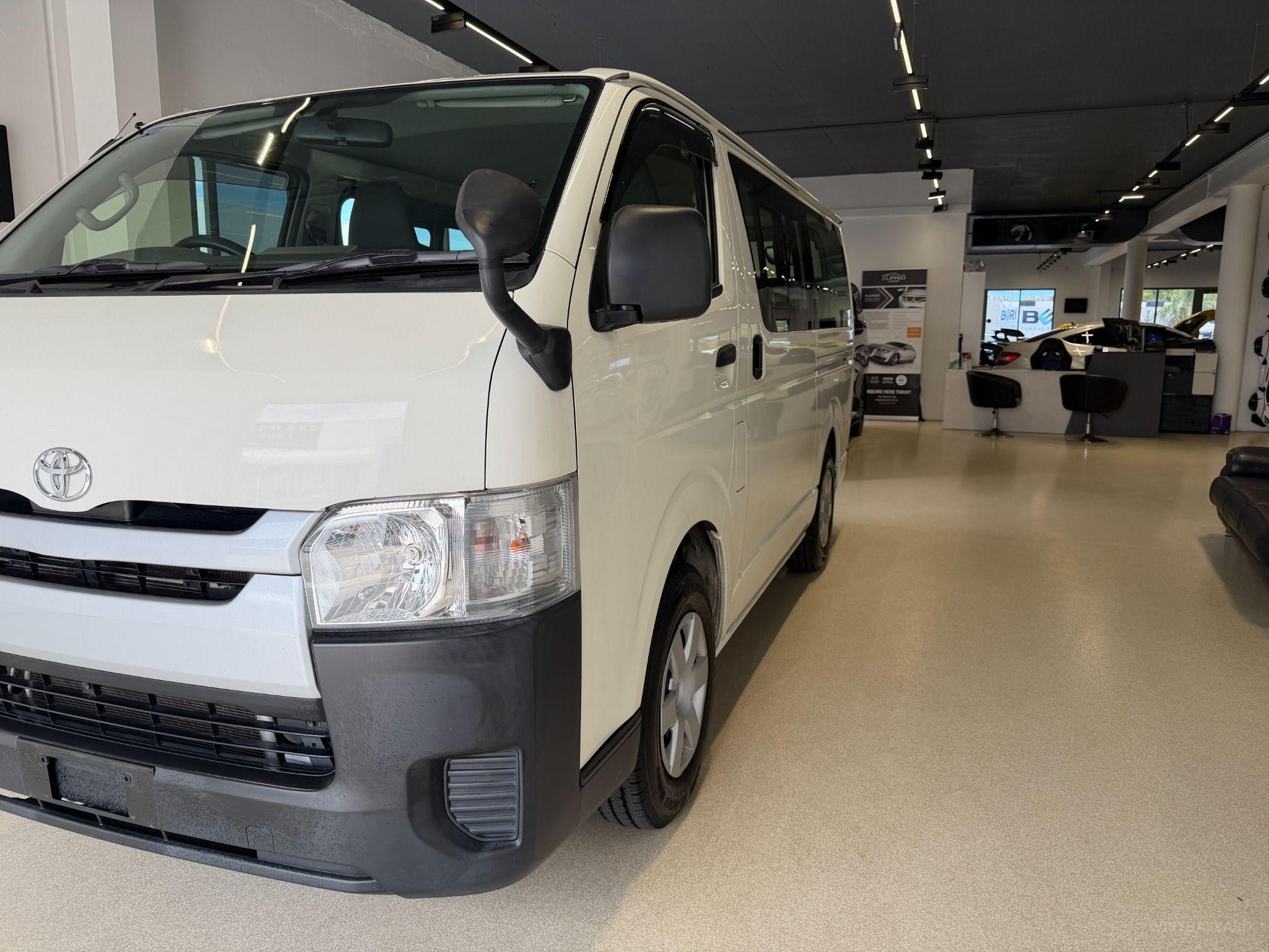 2017 TOYOTA HIACE DX LWB TRH200